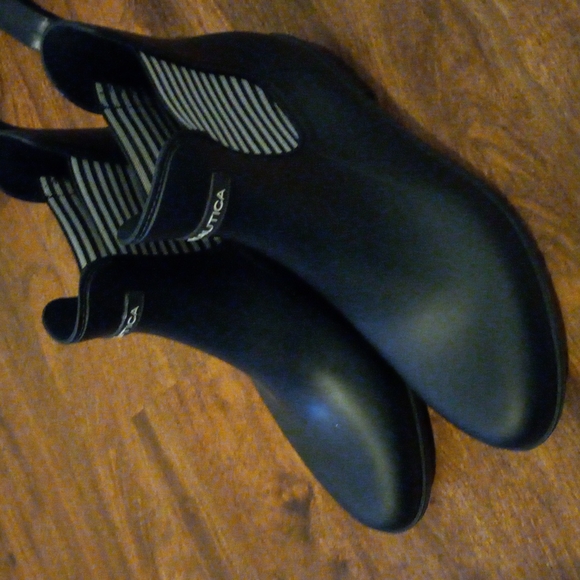 Shoe - Picture 4 of 4